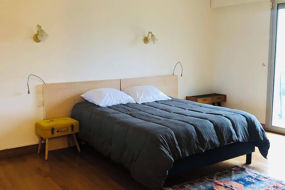 Exceptional Villa in the heart of the forest, 48 km from Paris in Dourdan, Essonne
