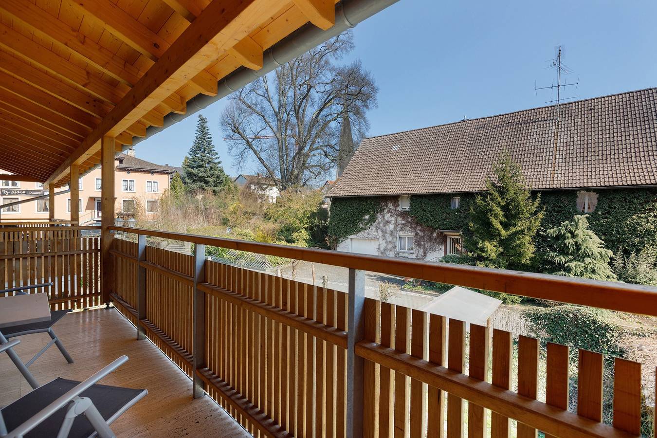 Ganze Wohnung, Ferienwohnung Obsthof am See mit Gemeinschaftsgarten, Balkon und Wlan in Öhningen, Untersee