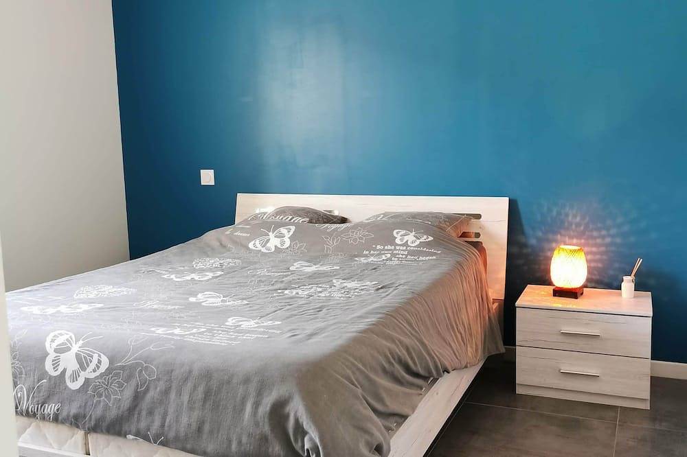 Chambre tout confort, salle d'eau et toilettes séparées 60€ la nuit in Plaissan, Région de Lodève