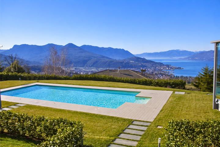 Ferienwohnung für 4 Personen, mit Ausblick und Seeblick sowie Pool und Balkon in Comune di Luino - 2