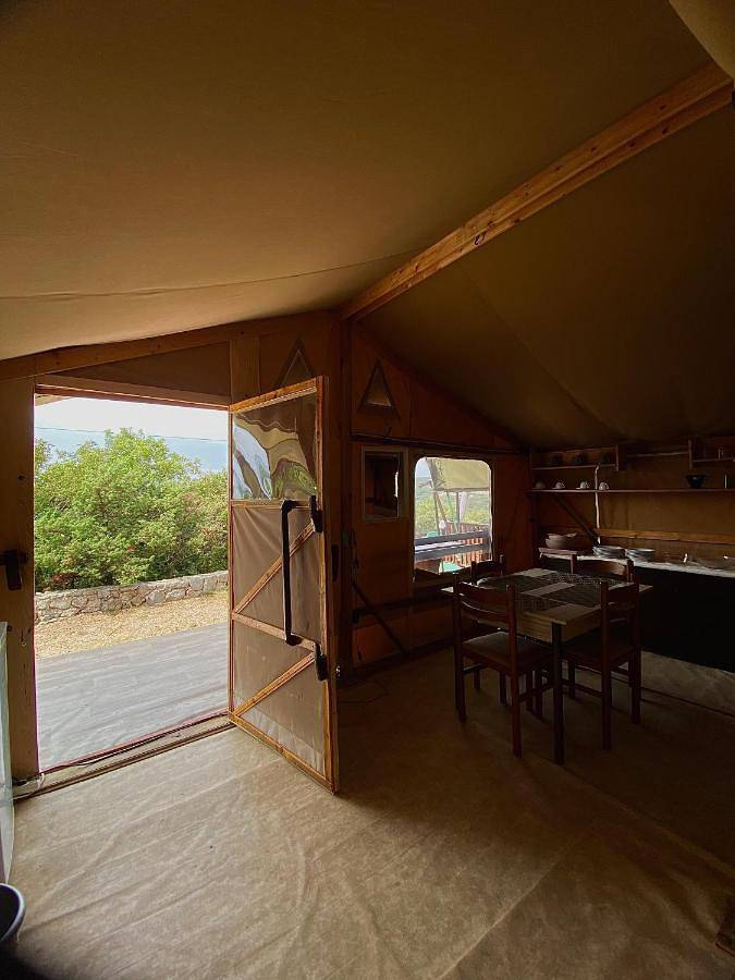 Camping für 4 Personen, mit Terrasse und Pool sowie Ausblick auf Krk - 3