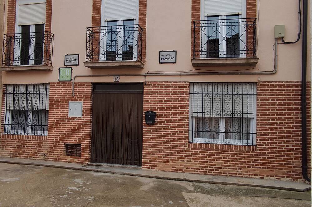 Casa rural L´Amparo -3 espigas- Categoría superior-15 personas in Calamocha, Provincia de Teruel