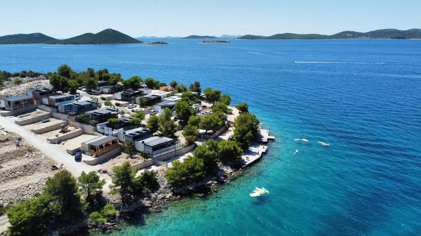Camping für 4 Personen, mit Terrasse und Ausblick in Drage (Pakoštane)