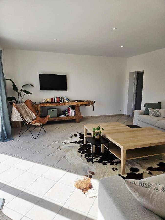 Location de vacances pour 12 personnes, avec vue et jardin à Thodure