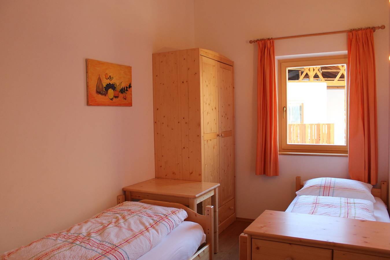 Ganze Wohnung, Apartment 'Pföslhof Kastanienhain' mit Bergblick, Gemeinschaftsgarten und Wlan in Leifers, Fleimstaler Alpen