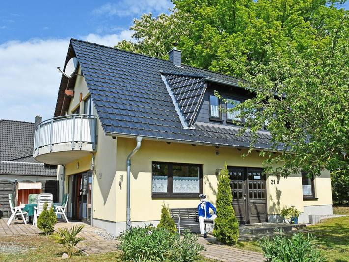 Ferienwohnung für 8 Personen, mit Garten und Sauna sowie Balkon, kinderfreundlich am Selliner See