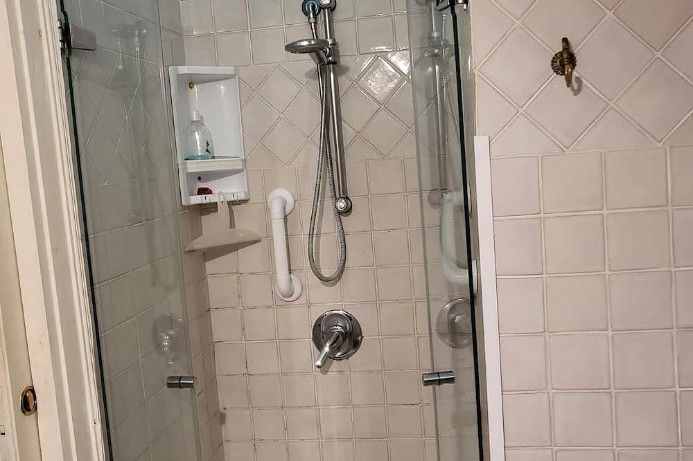 Entire apartment, Large apartment in historic villa on Sorrento's peninsula by the Amalfi's coast in Piano di Sorrento, Sorrentine Peninsula