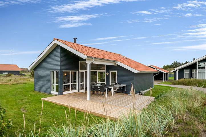 Ferieudlejning for 8 personer, med jacuzzi og terrasse i Fjand