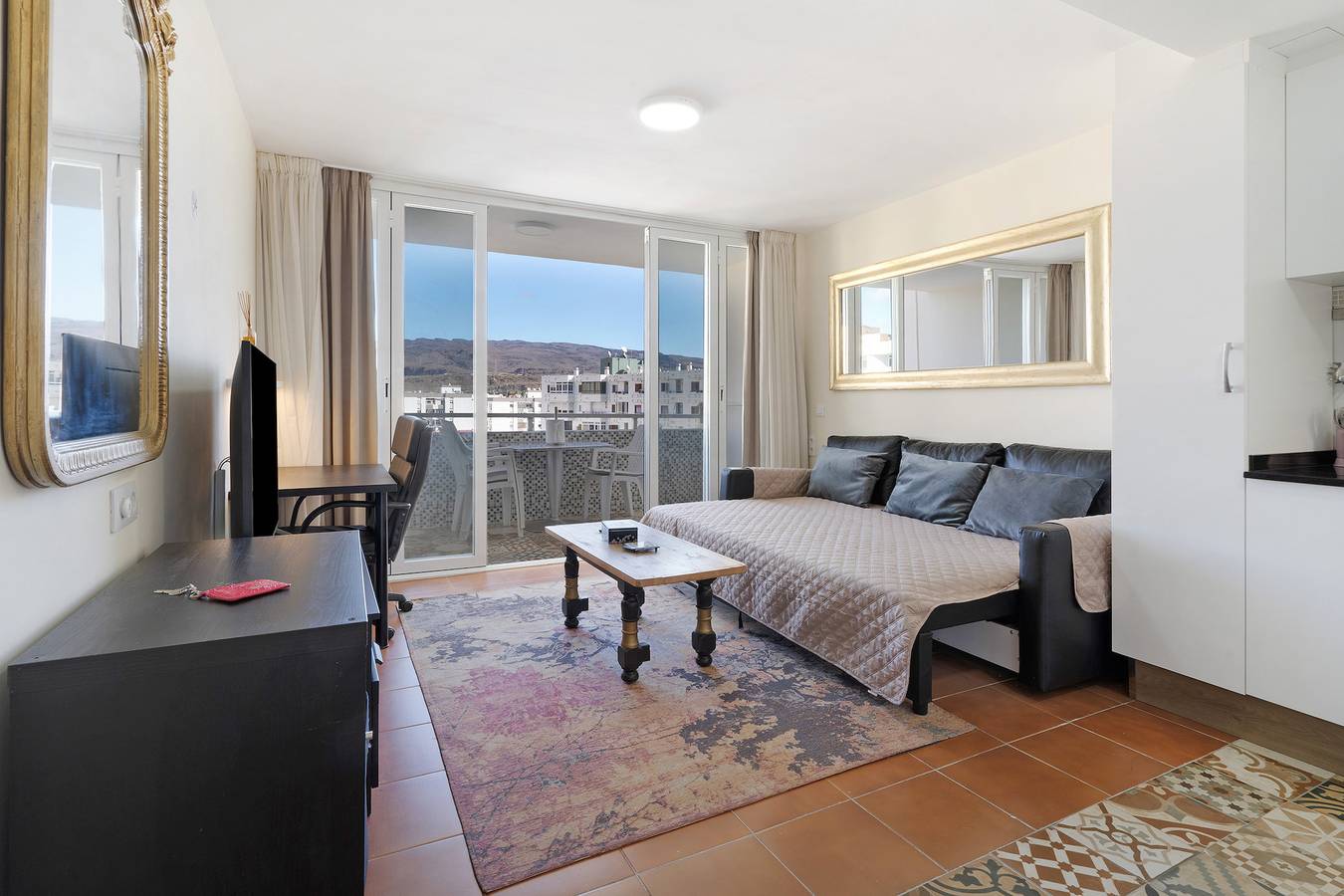 Entire apartment, Holiday Apartment "Los Molinos 735" with Sea View, Shared Pool & Wi-Fi in Maspalomas, San Bartolomé de Tirajana