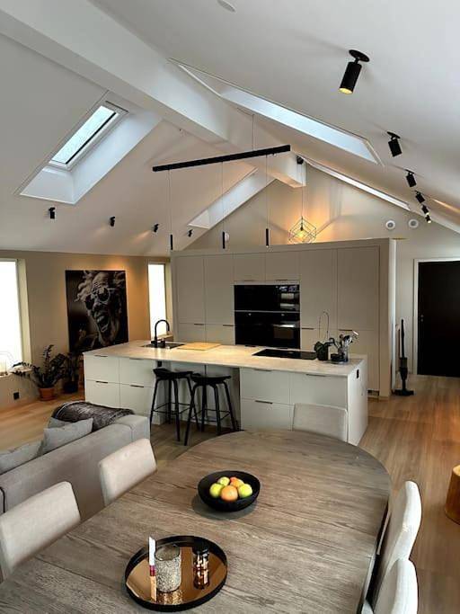 Ferienhaus für 8 Personen, mit Terrasse und Whirlpool sowie Garten in Trondheim