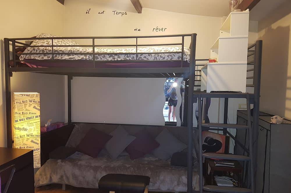 Appartement entier, Studio 23 m2 avec jardin privatif tout équipé in Saint-Michel-sur-Orge, Essonne