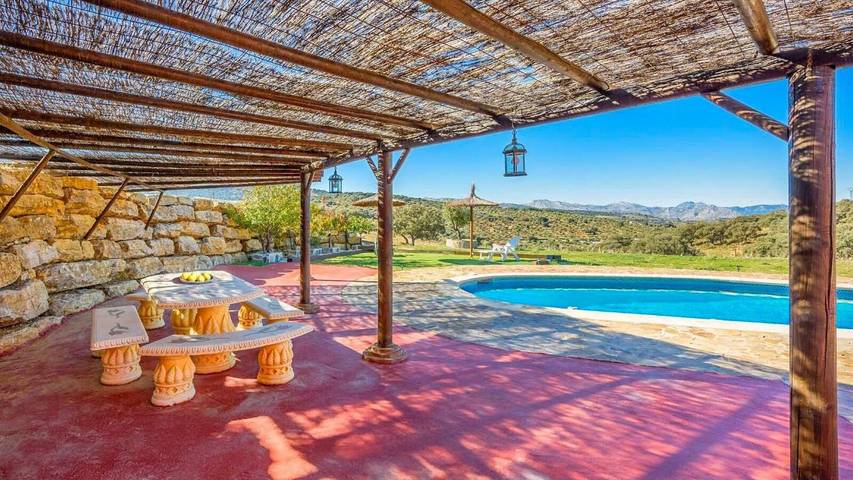 Chalet para 8 personas, con piscina además de balcón/terraza y jacuzzi, Se admiten mascotas en Serranía de Ronda - 4