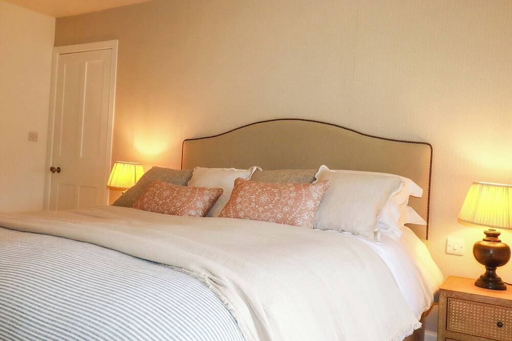 Vosporth Villa, pet friendly, luxury holiday cottage in Crantock in Crantock, Cornwall