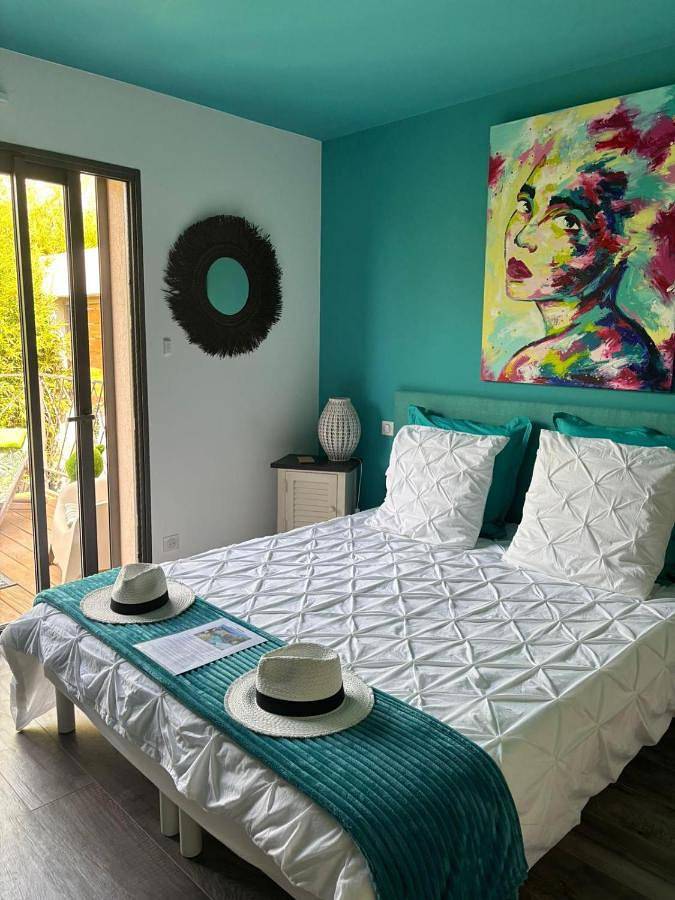 Chambre d’hôte pour 2 personnes, avec jardin ainsi que vue et piscine à Sanary-sur-Mer - 3
