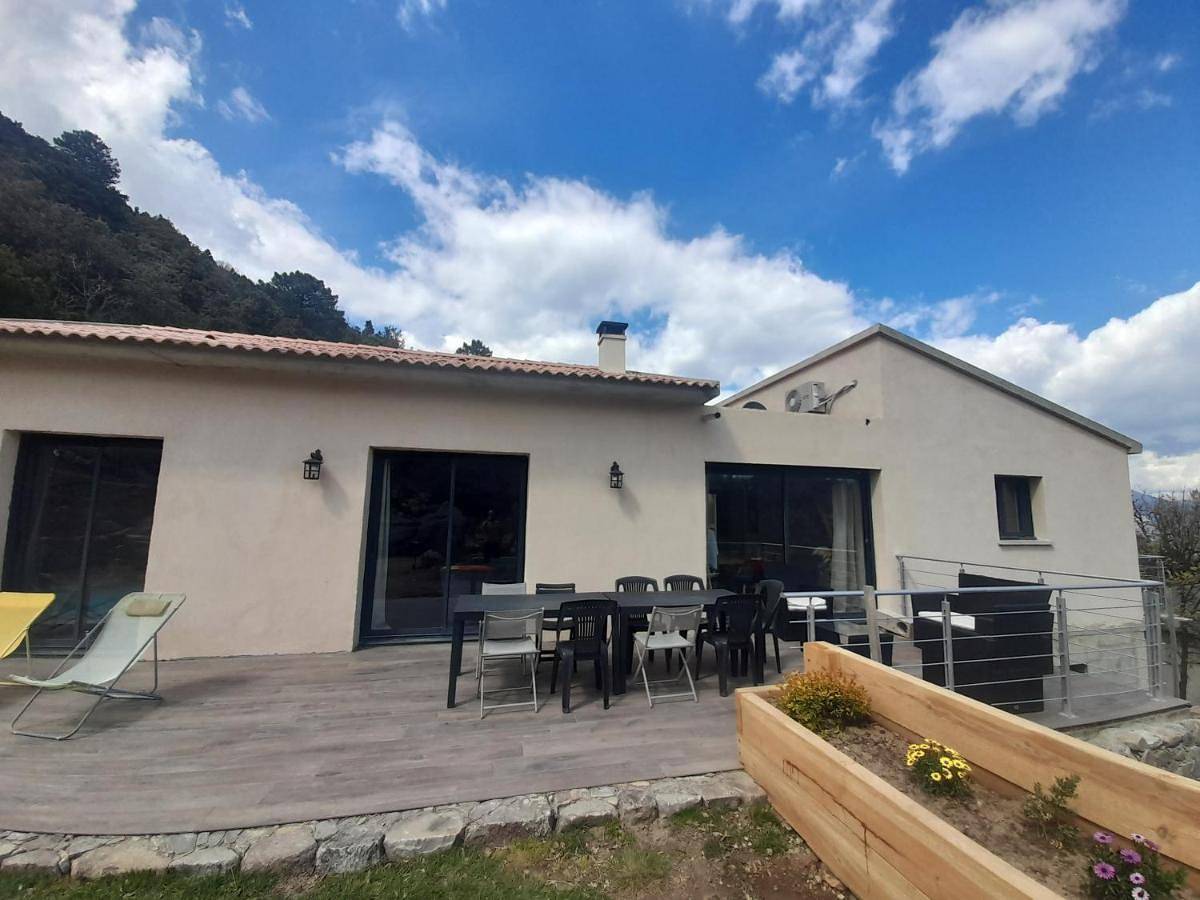 Villa Adrien , maison de charme. in Santo-Pietro-di-Venaco, Parc naturel régional de Corse