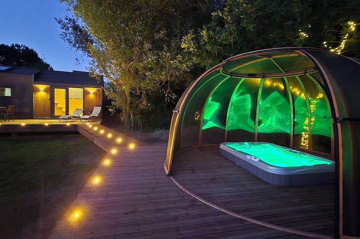 Cabane en bois pour 2 personnes, avec jardin ainsi que terrasse et jacuzzi - 1