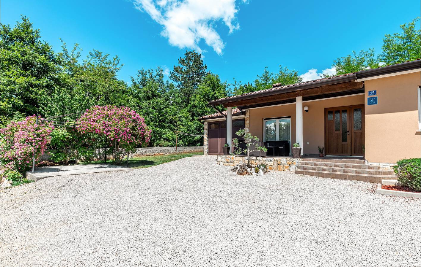 Amplio apartamento con piscina, wifi y aparcamiento cerca del centro de la ciudad in Istria