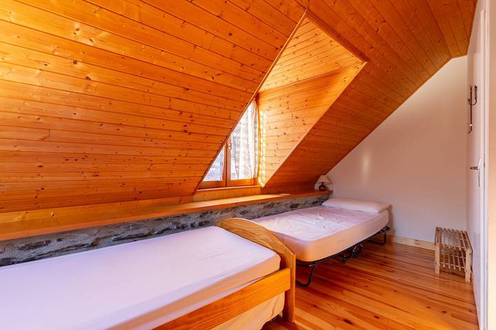 Appartement de vacances entier, Maison 5 personnes Genos proche Lac et Staion, arrêt navette, Wifi in Génos, Pyrénées
