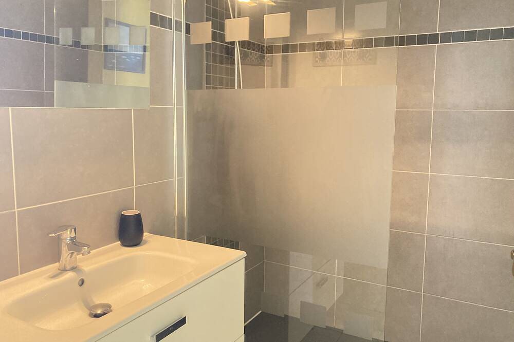 Geheel appartement, Waterfront, 58 m² appartement met airconditioning en een dubbel balkon in Narbonne Plage, Narbonne