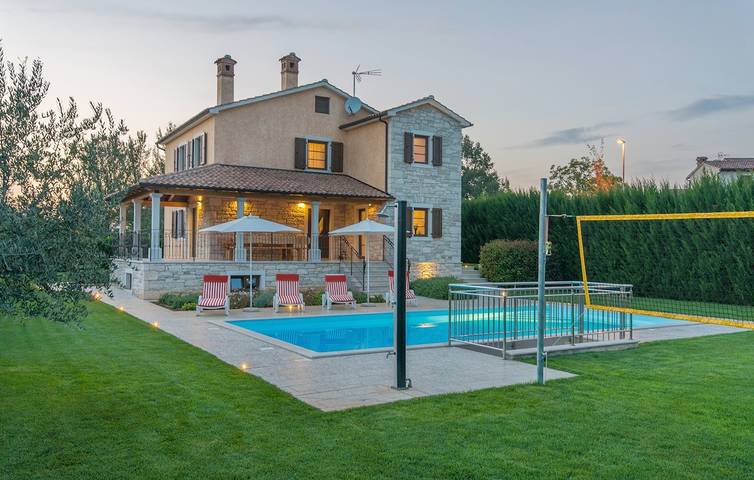 Villa für 9 Personen, mit Pool und Garten - 1