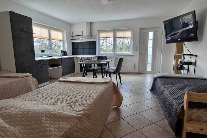 Gîte pour 3 personnes, avec jardin et terrasse, animaux acceptés à Wiehl - 2