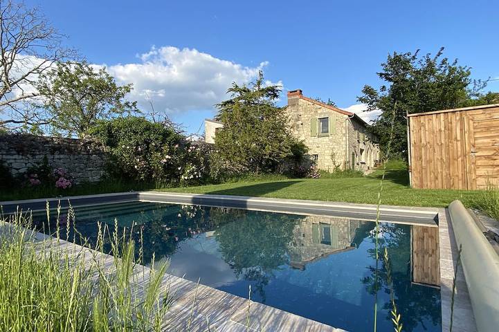 Location de vacances pour 10 personnes, avec terrasse et jardin à Berrie