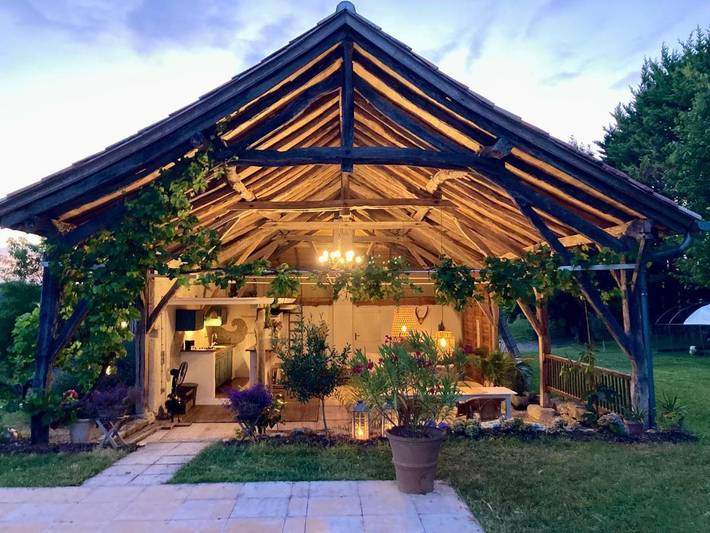 Chambre d’hôte pour 2 personnes, avec piscine ainsi que vue et jardin