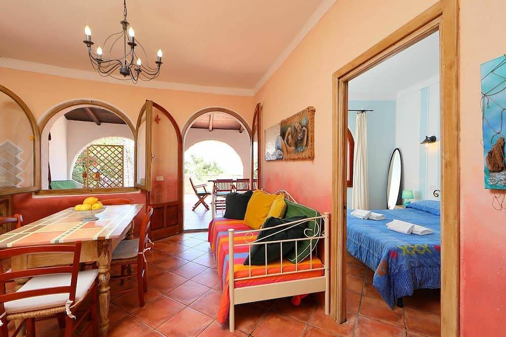 Apartamento entero, Precioso apartamento para 5 personas con Tv, terraza, mascotas permitida y aparcamiento in La Marinedda, Trinità d'Agultu e Vignola
