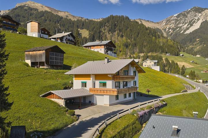 Ferienwohnung für 8 Personen, mit Balkon in Sonntag