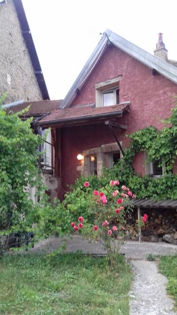 Gîte pour 4 personnes, avec jardin et balcon à Ornans