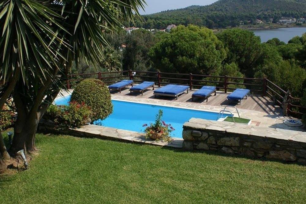 Villa for 14 People in Skiathos, Decentralized Administration of Thessaly - Central Greece