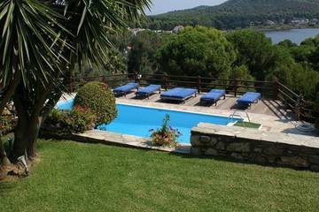 Villa mit pool für 14 Personen, mit Balkon und Garten auf Skiathos