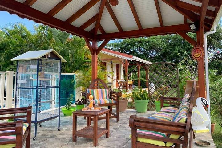 Location de vacances pour 4 personnes, avec terrasse ainsi que jacuzzi et jardin dans Saint-Louis (Marie-Galante) - 3