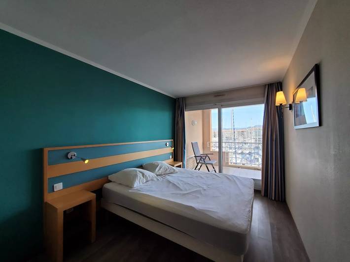 Gîte pour 4 personnes, avec piscine et balcon dans Plage du Port Fréjus - 4