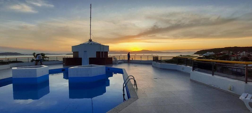 Casas e apartamentos de temporada para 3 pessoas, com vista e piscina e ainda vista para o lago and jardim, adaptado a crianças em Ponta das Canas