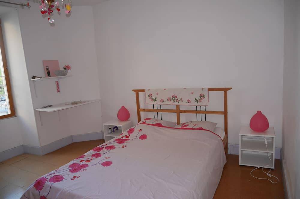 Maison typique au centre du village in Alba-la-Romaine, Privas (arrondissement)