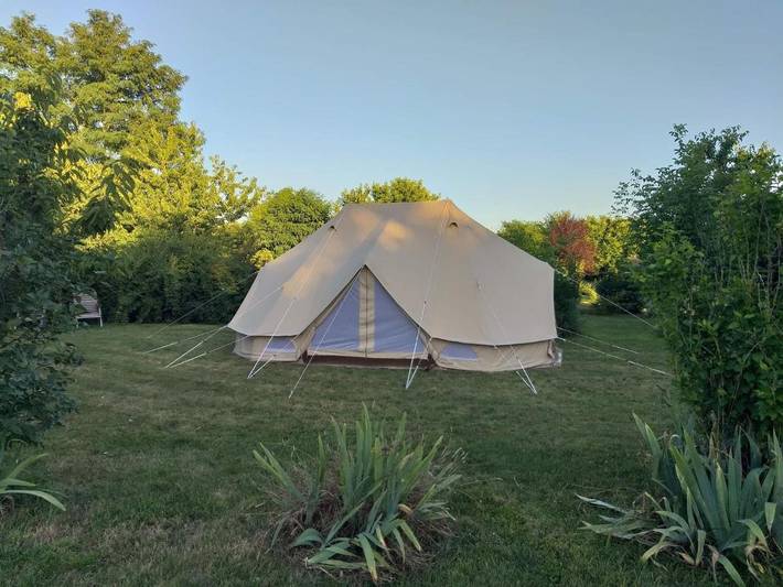 Gîte pour 4 personnes, avec Terrasse et Jardin ainsi que Piscine et Vue à Montalembert