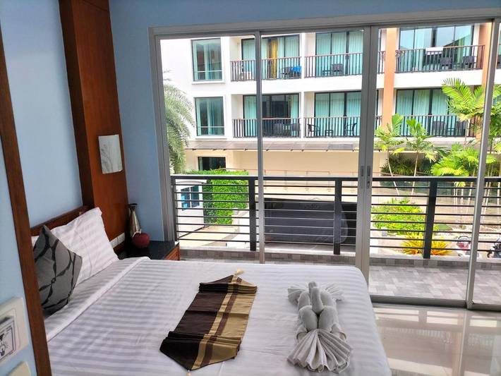Hotel for 2 personer, med pool og balkon samt udsigt i Kata Beach