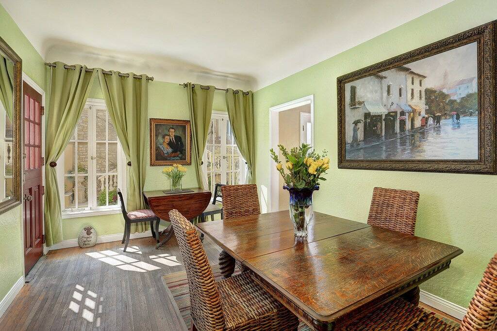 Atemberaubende Beachfront mit Dachterrasse in Hermosa Beach, Los Angeles County