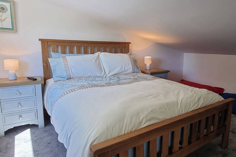5 bedroom accommodation in Somerton in Somerton (Somerset), Somerset