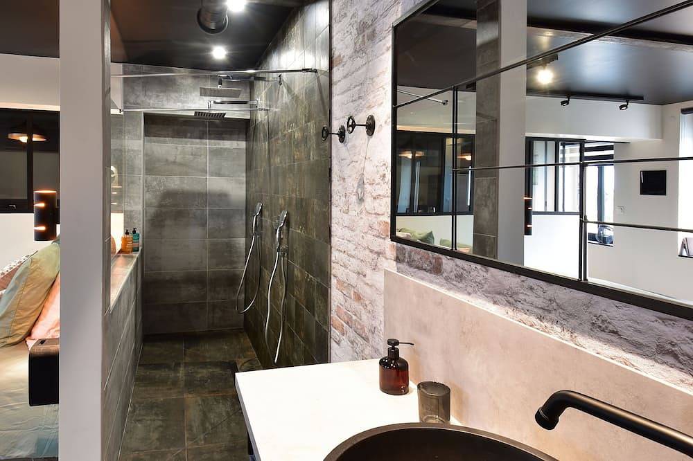 Ganze Wohnung, La Forge By C&V - Jacuzzi, Sauna, plat repas et petit déjeuner in Eppe-Sauvage, Avesnes-sur-Helpe