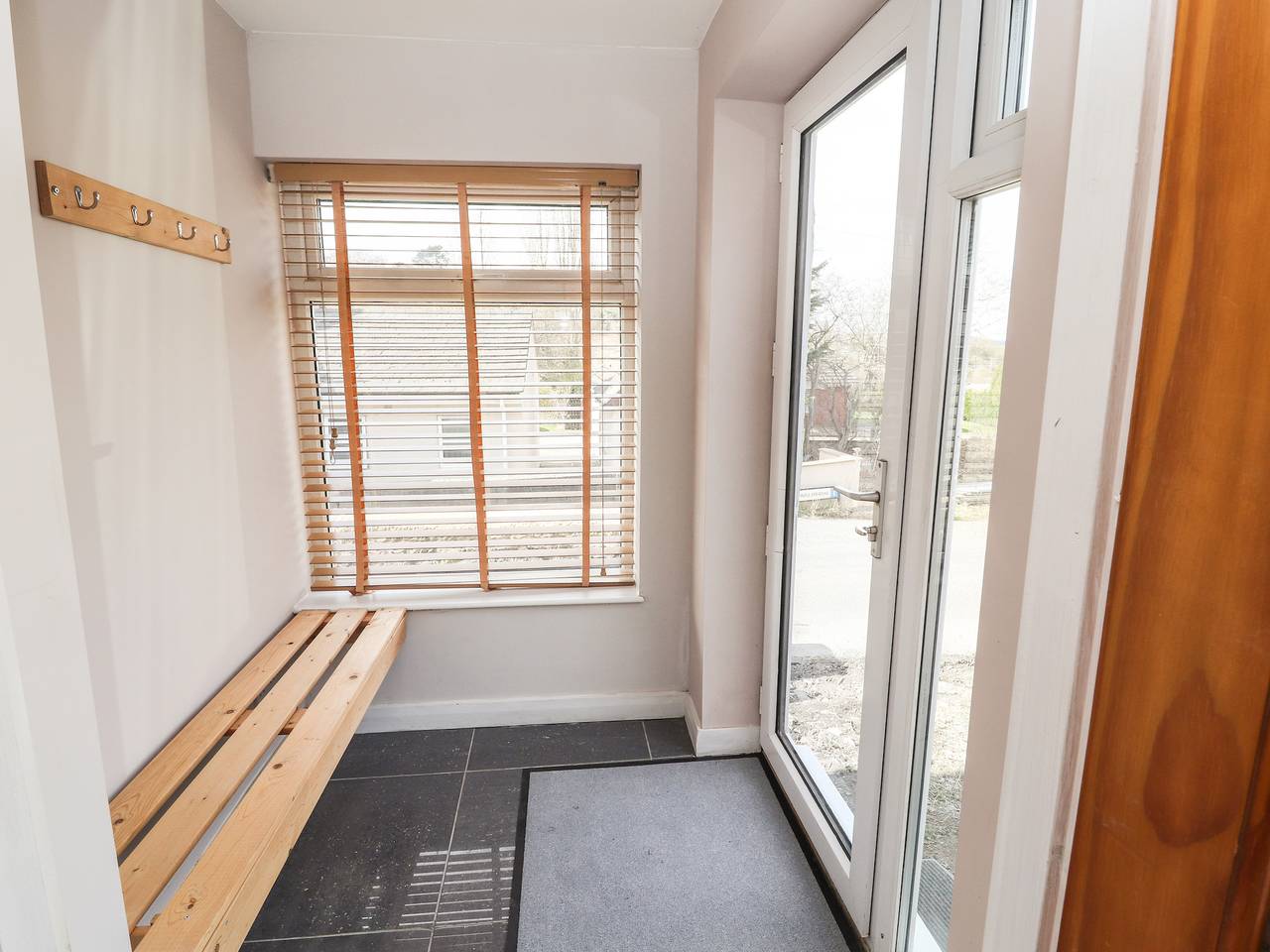 27 Green Road in Wrexham region