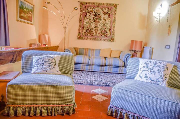 Detached villa with private pool 20 kms from Todi & Spoleto. Quiet area in Acquasparta, Provincia di Terni