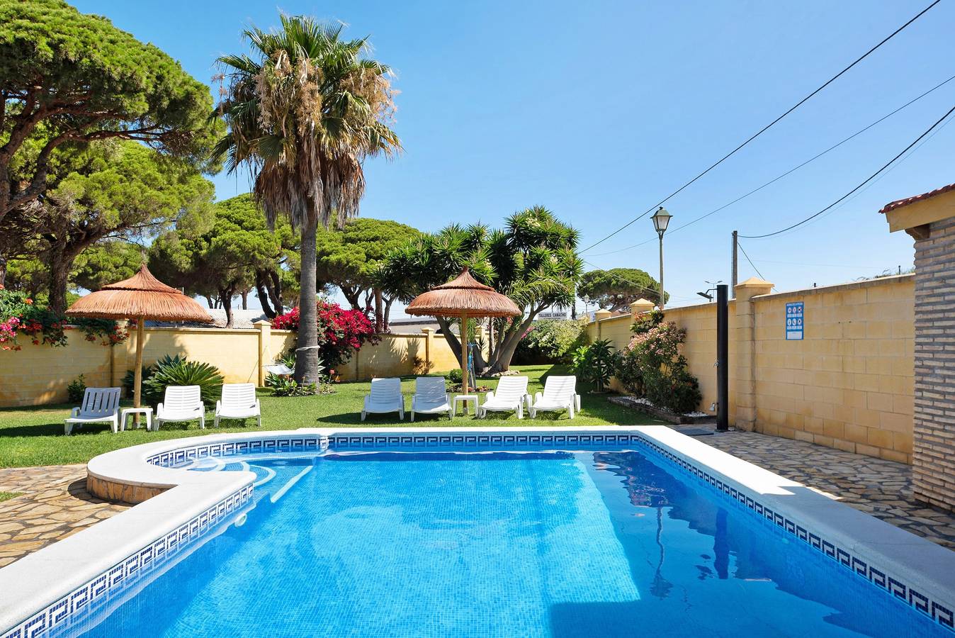 Apartamento com ar condicionado, piscina, terraço, jardim e Wi-Fi; estacionamento disponível in Conil de la Frontera, Costa de la luz