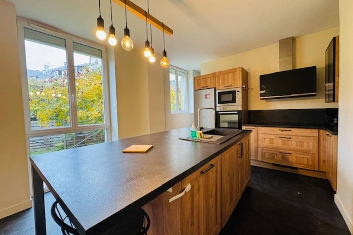 Stunning 230m² with garden in the city center in Caen, Región de Caen