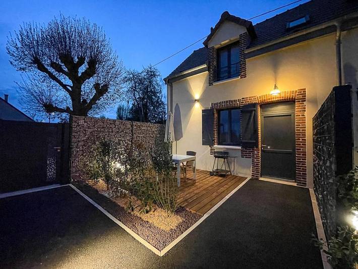 Location de vacances pour 2 personnes, avec Terrasse ainsi que Jardin et Vue à Flogny-la-Chapelle