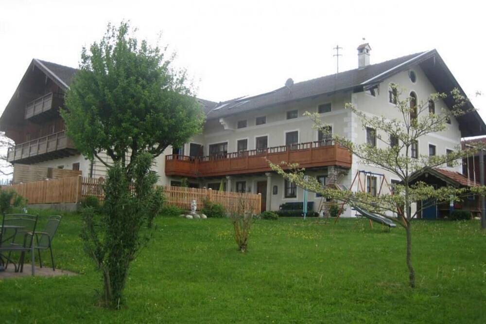 Ganze Wohnung, Appartement 6 mit separatem Schlafzimmer im Obergeschoss in Soyen, Landkreis Rosenheim