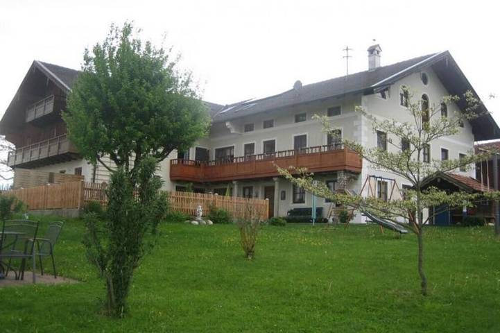 Ganze Wohnung, Appartement 6 mit separatem Schlafzimmer im Obergeschoss in Soyen, Landkreis Rosenheim