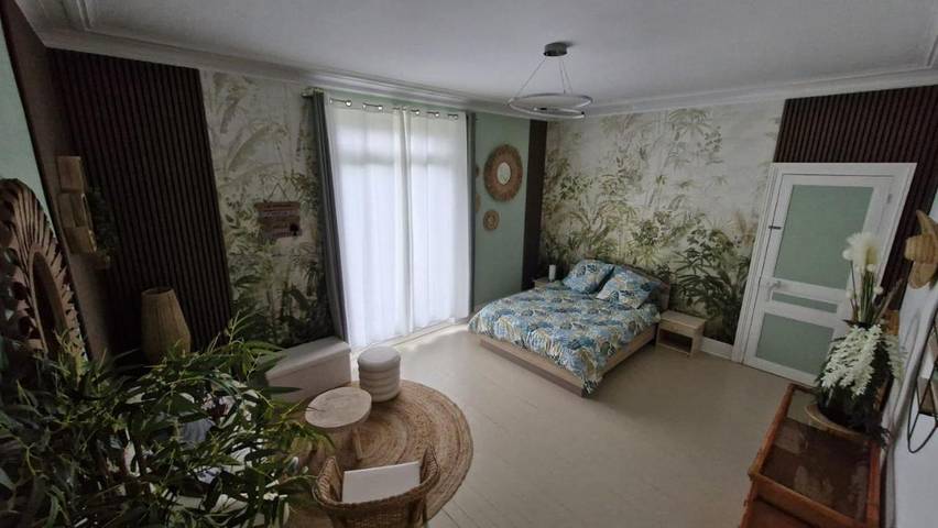 Location de vacances pour 10 personnes, avec Balcon et Jacuzzi ainsi que Terrasse et Jardin à Vierzon - 2