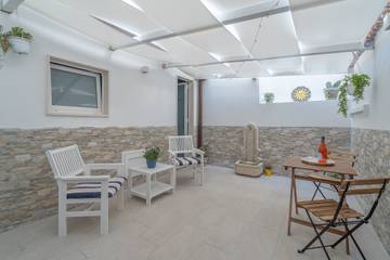 Vacation Rental for 5 Guests in Syracuse, Syracuse Province, Picture 1